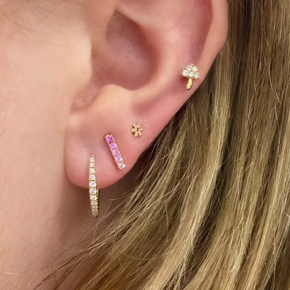 Lindsey Leigh Jewelry Jewelry - Lindsey Leigh Jewelry Sapphire Ombré Bar Studs in Pink